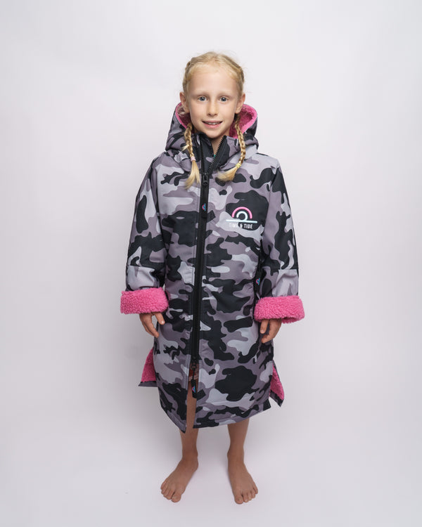 Time & Tide Dry Kids Changing Robe - Grey Camo/Pink