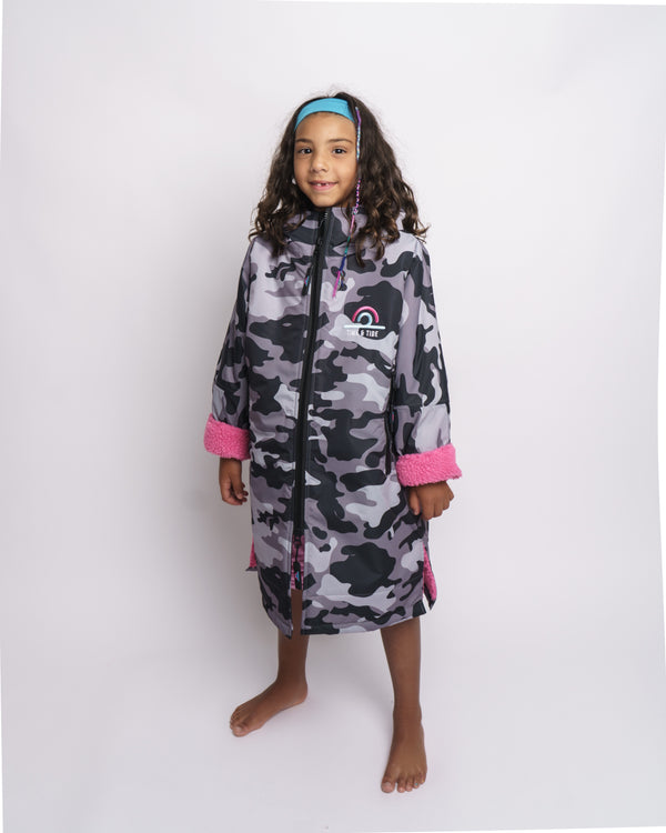 Time & Tide Dry Kids Changing Robe - Grey Camo/Pink